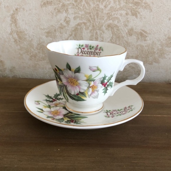 Vintage Staffordshire holly teacup & saucer set - Picture 1 of 10